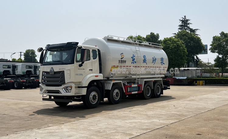 “華威馳樂(lè )”牌8x4輕量化干粉罐車(chē)再次發(fā)往華北市場(chǎng)（圖片）