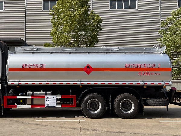 新款6x4陜汽德龍M3000 S版易燃液體罐式運輸車(chē)/陜汽牌SCS5263GRYSX6型18-20立方原油專(zhuān)用運輸罐車(chē)