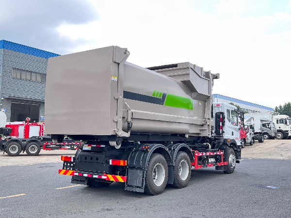東風(fēng)華神6x4后八輪車(chē)廂可卸式垃圾車(chē)｜勾臂車(chē)｜12-18立方移動(dòng)式壓縮垃圾站配套鉤臂車(chē)
