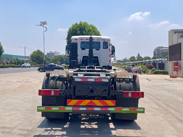 重汽汕德卡8x4鉤臂車(chē)｜SGZ5310ZXXZZ6型車(chē)廂可卸式垃圾車(chē)｜移動(dòng)式壓縮垃圾站轉運車(chē)｜垃圾轉運車(chē)